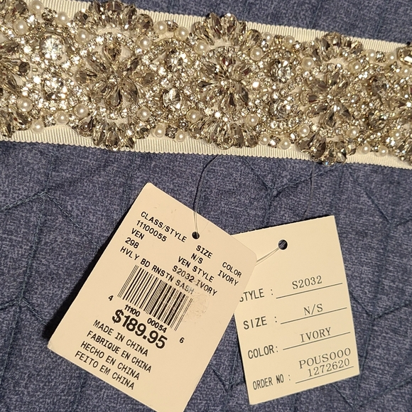 David's Bridal ivory rhinestone sash - Picture 5 of 9